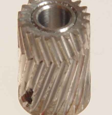 Ritzel-20-Zaehne-PFEILGEZAHNT-Modul-0-5-fuer-5mm-Motorwelle-MH04120_b_0.JPG