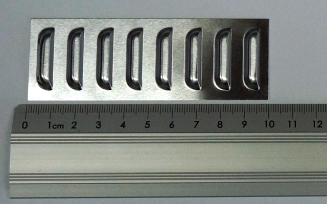 Lueftungsschlitze-100x35mm-2-Stk-KR70023_b_2