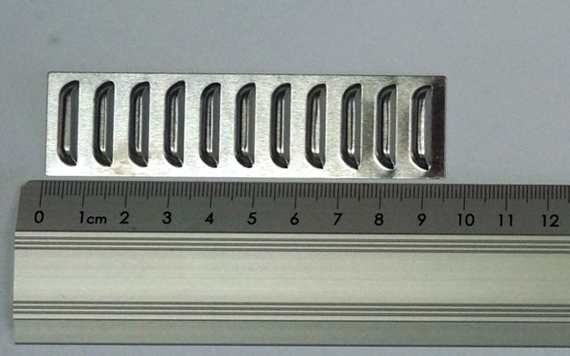 Lueftungsschlitze-95x25-2-Stk-KR70018_b_2
