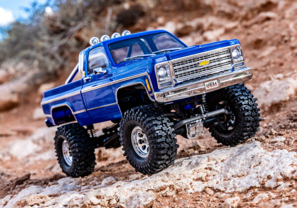 trx-4m_chevrolet_k10_lifted_blau_118_crawler_rtr_0