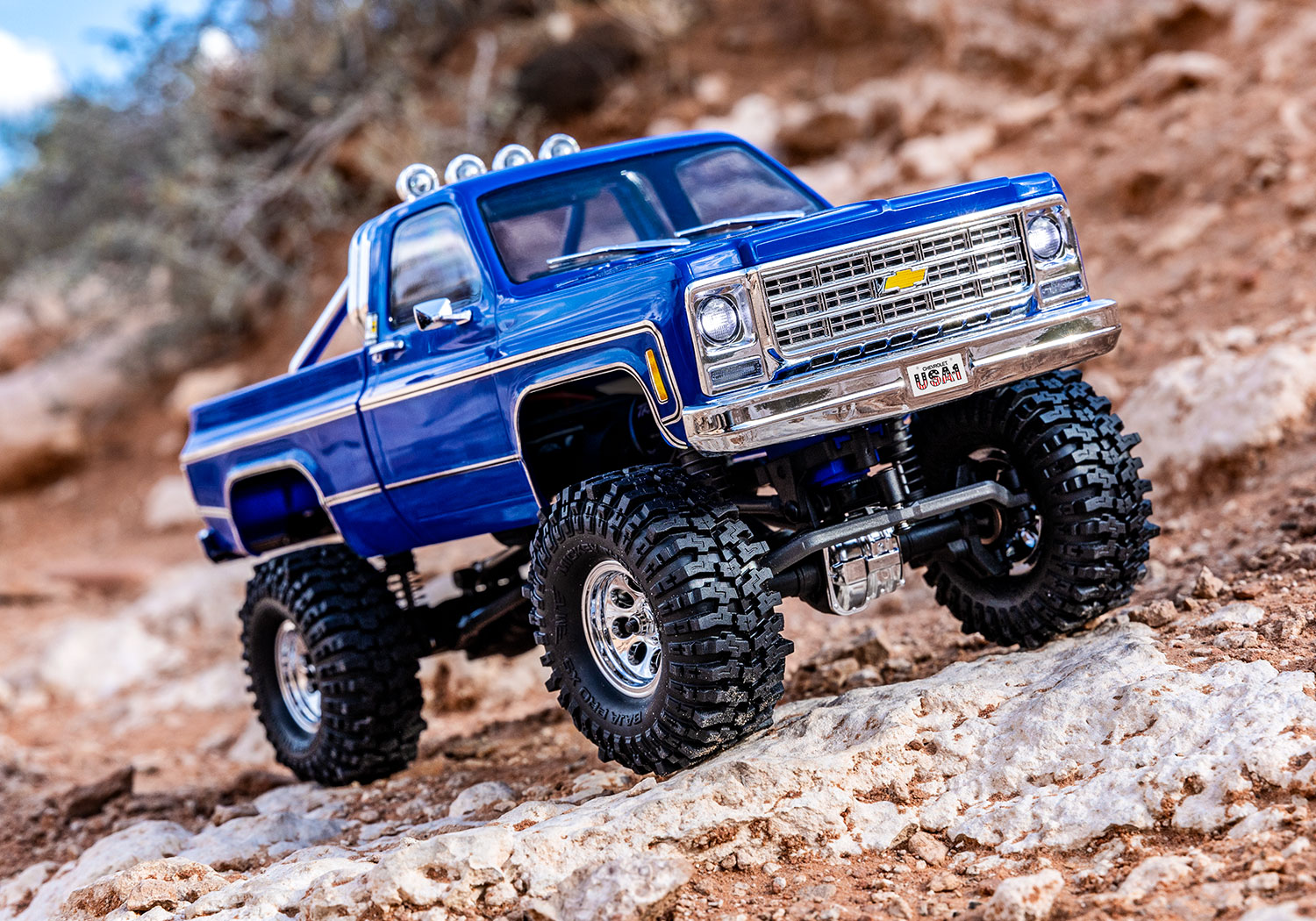 trx-4m_chevrolet_k10_lifted_blau_118_crawler_rtr_0